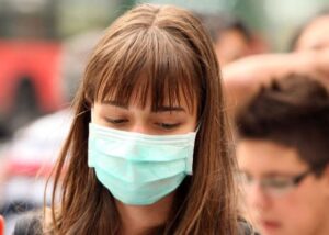 Regular-Use-of-Face-Masks-Can-Lead-to-Skin-Irritation-Damage-560x400